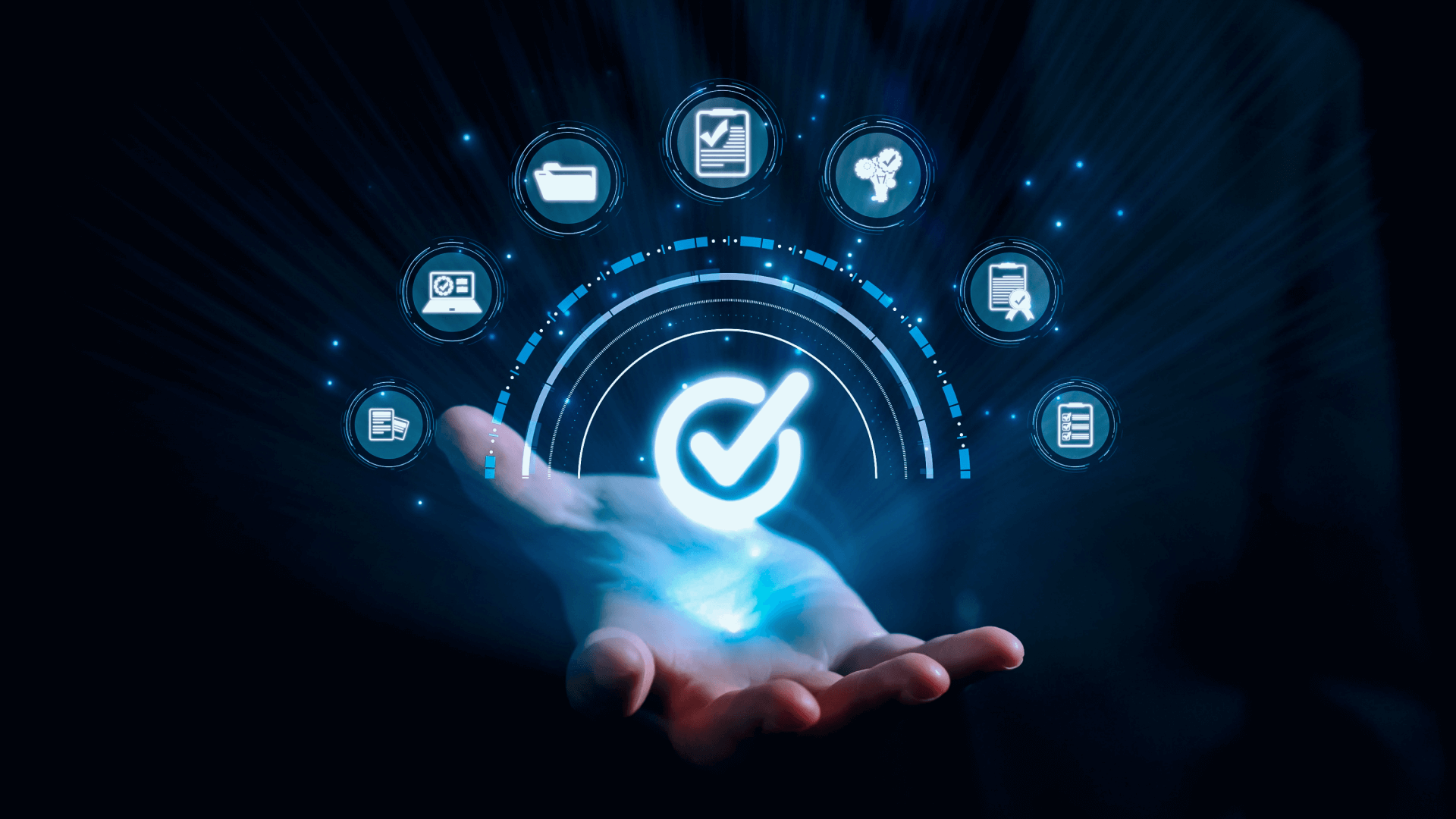 Mão com vários ícones em holograma, simbolizando a regulamentação de fintechs.